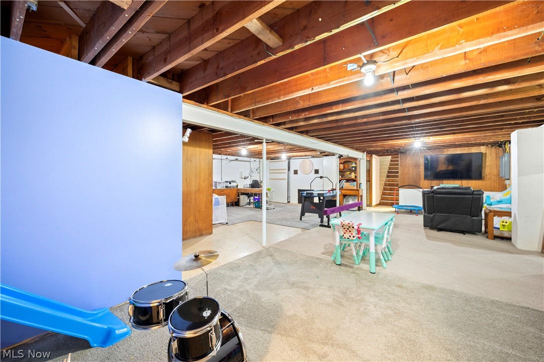 1908 Wallace Lane Lorain OH 44053