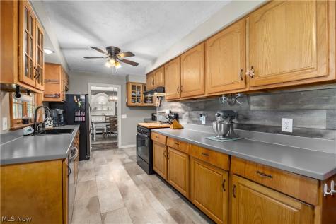 1908 Wallace Lane Lorain OH 44053