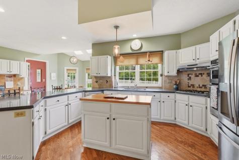 735 Jamestown Court Hudson OH 44236