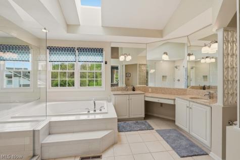 735 Jamestown Court Hudson OH 44236