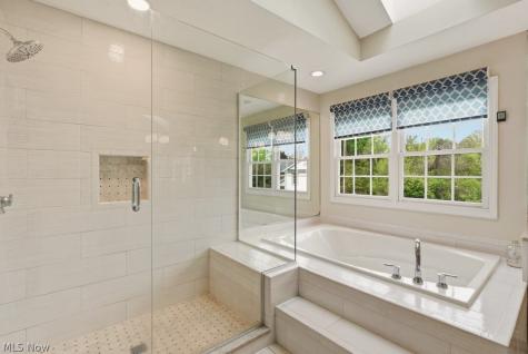735 Jamestown Court Hudson OH 44236