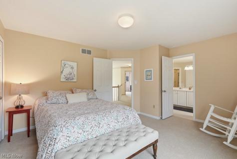 735 Jamestown Court Hudson OH 44236