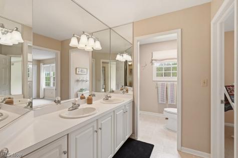 735 Jamestown Court Hudson OH 44236
