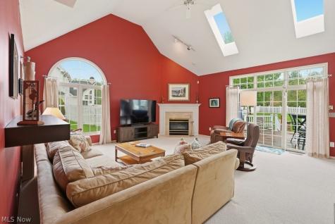 735 Jamestown Court Hudson OH 44236