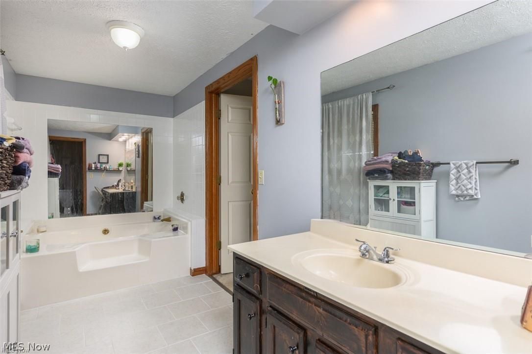 3761 Stratavon Drive NW North Canton OH 44720
