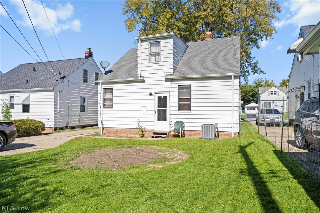 19264 Stockton Avenue Maple Heights OH 44137