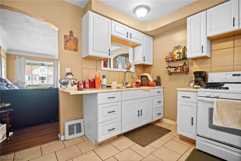 19264 Stockton Avenue Maple Heights OH 44137
