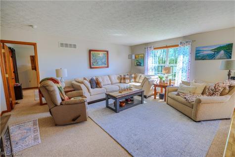 9142 Lisbon Street E East Canton OH 44730