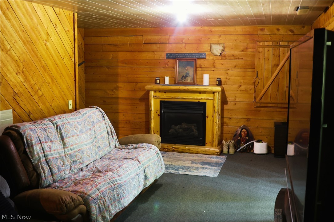 5906 Schilling Hill Road NW New Philadelphia OH 44663