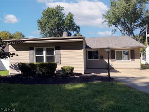 9022 Manorford Drive Cleveland OH 44130