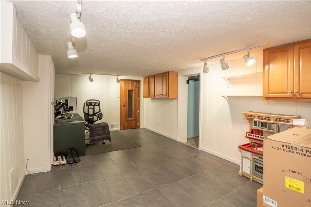 160 Everhard Road SW North Canton OH 44709