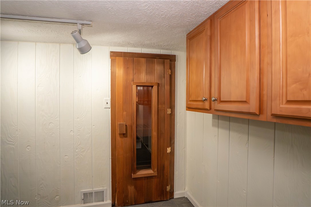 160 Everhard Road SW North Canton OH 44709