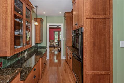 2750 Leighton Road Shaker Heights OH 44120