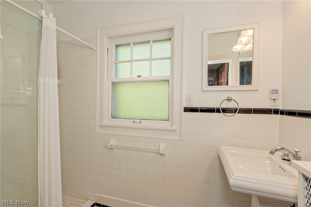 2750 Leighton Road Shaker Heights OH 44120