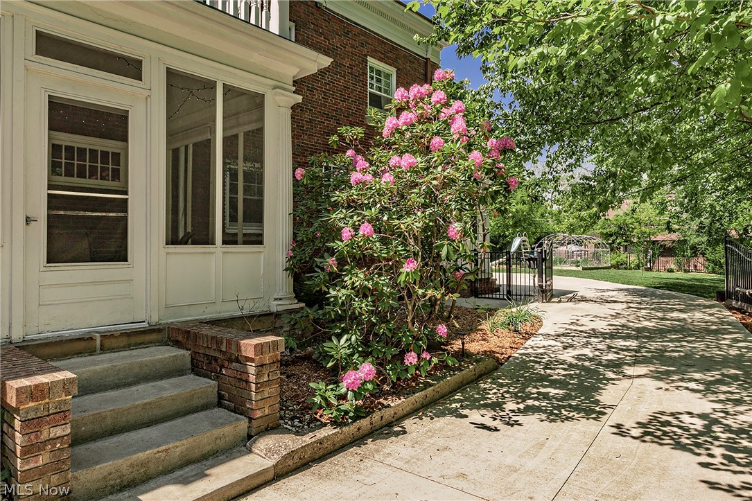 2750 Leighton Road Shaker Heights OH 44120