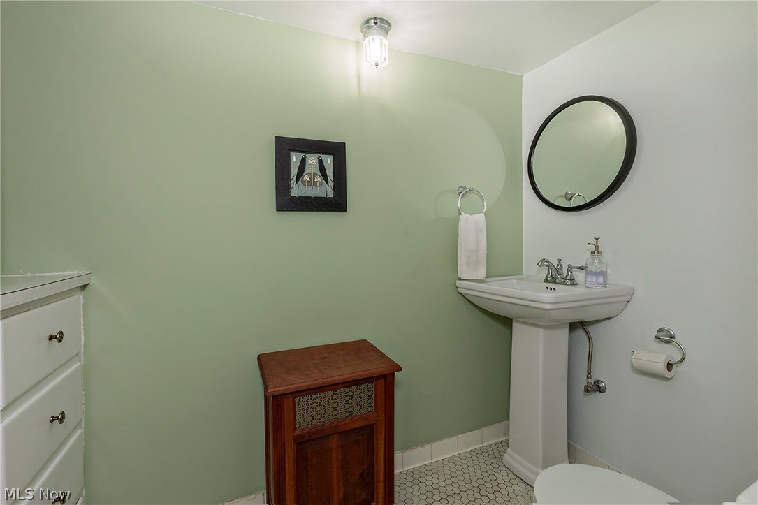 2750 Leighton Road Shaker Heights OH 44120