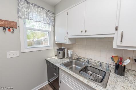 838 Warwick Drive Sheffield Lake OH 44054