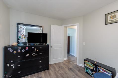 838 Warwick Drive Sheffield Lake OH 44054