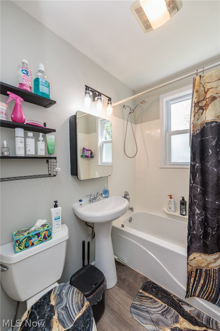 838 Warwick Drive Sheffield Lake OH 44054