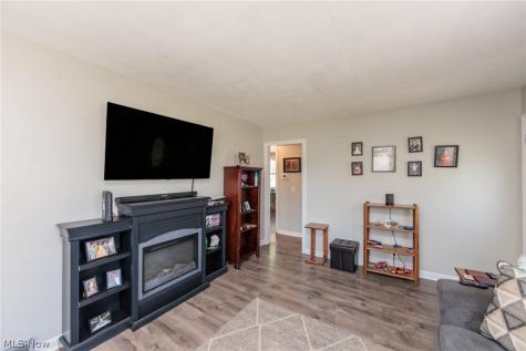 838 Warwick Drive Sheffield Lake OH 44054