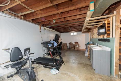 838 Warwick Drive Sheffield Lake OH 44054