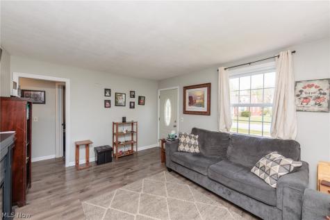 838 Warwick Drive Sheffield Lake OH 44054
