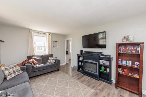 838 Warwick Drive Sheffield Lake OH 44054
