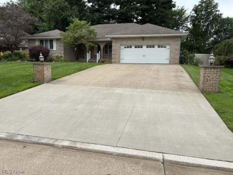 3986 April Drive Uniontown OH 44685