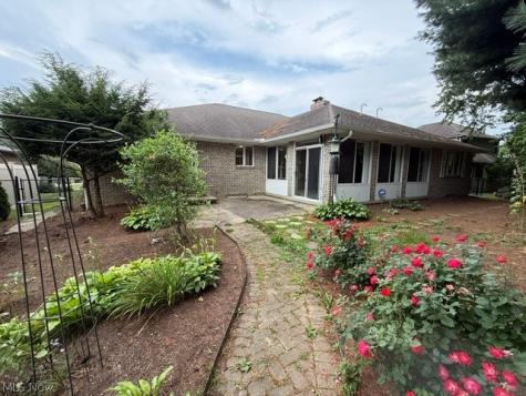 3986 April Drive Uniontown OH 44685