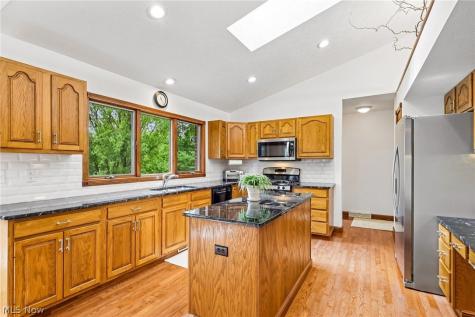 8449 Settlers Passage Brecksville OH 44141
