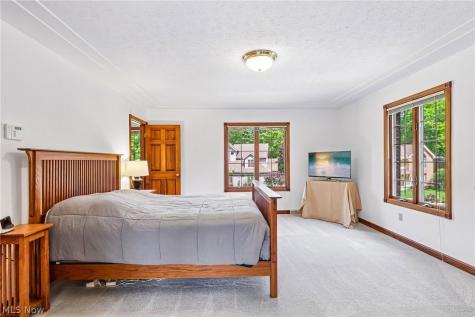 8449 Settlers Passage Brecksville OH 44141