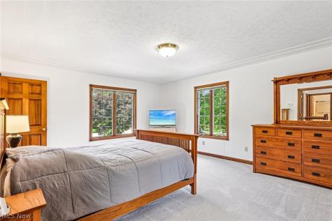 8449 Settlers Passage Brecksville OH 44141