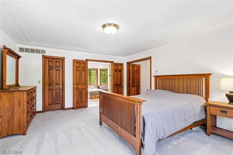 8449 Settlers Passage Brecksville OH 44141