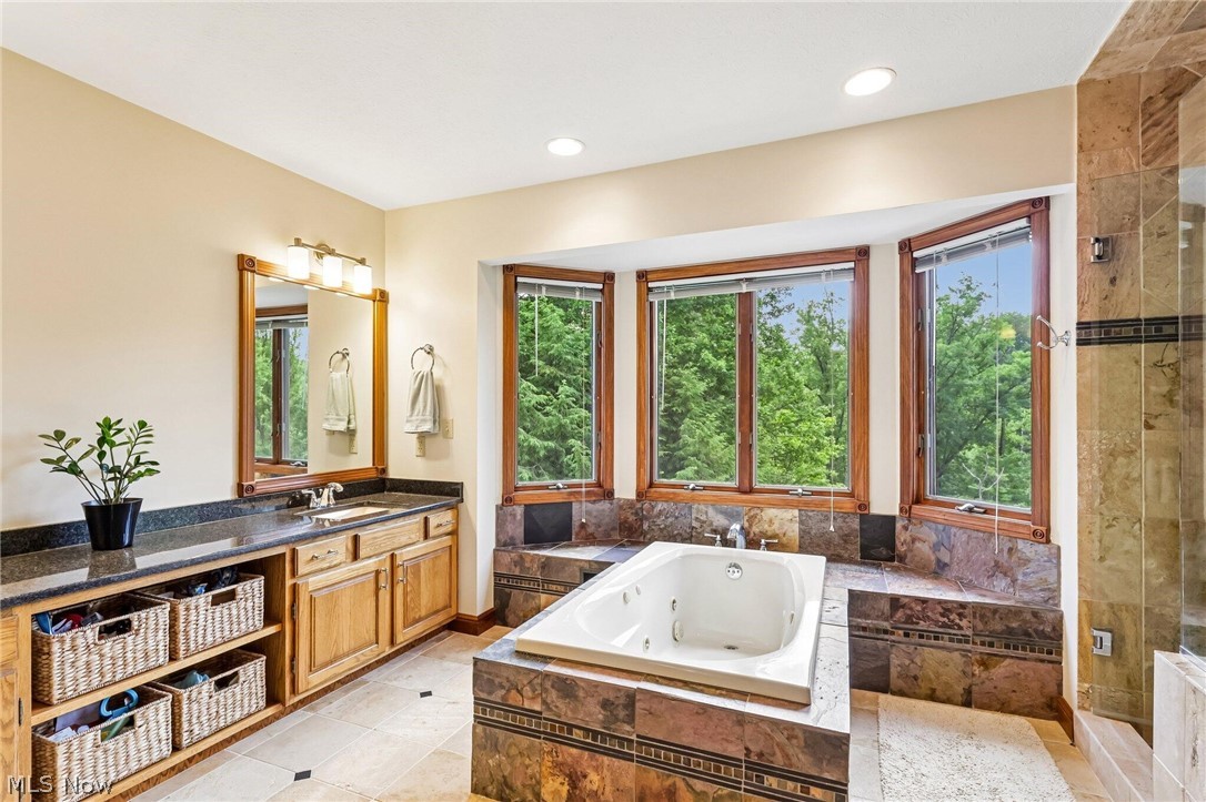 8449 Settlers Passage Brecksville OH 44141
