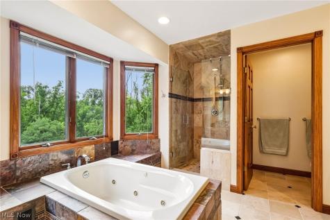 8449 Settlers Passage Brecksville OH 44141
