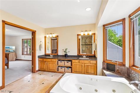 8449 Settlers Passage Brecksville OH 44141