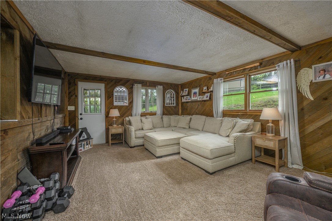 2490 Oak Tree Drive NW Dover OH 44622