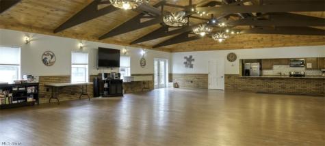 362 Pin Oak Circle Elyria OH 44035