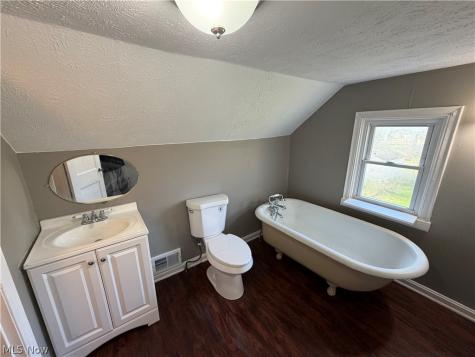 347 11th Street Elyria OH 44035