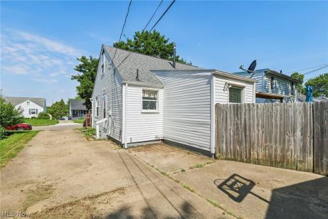 1430 Janice Massillon OH 44646