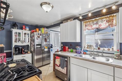 1430 Janice Massillon OH 44646
