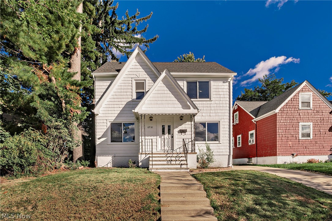 6910 Farnsworth Drive Parma OH 44129