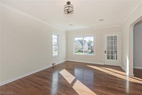 6910 Farnsworth Drive Parma OH 44129