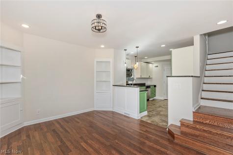 6910 Farnsworth Drive Parma OH 44129