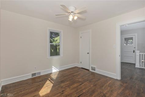 6910 Farnsworth Drive Parma OH 44129