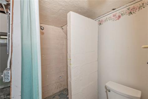 6910 Farnsworth Drive Parma OH 44129