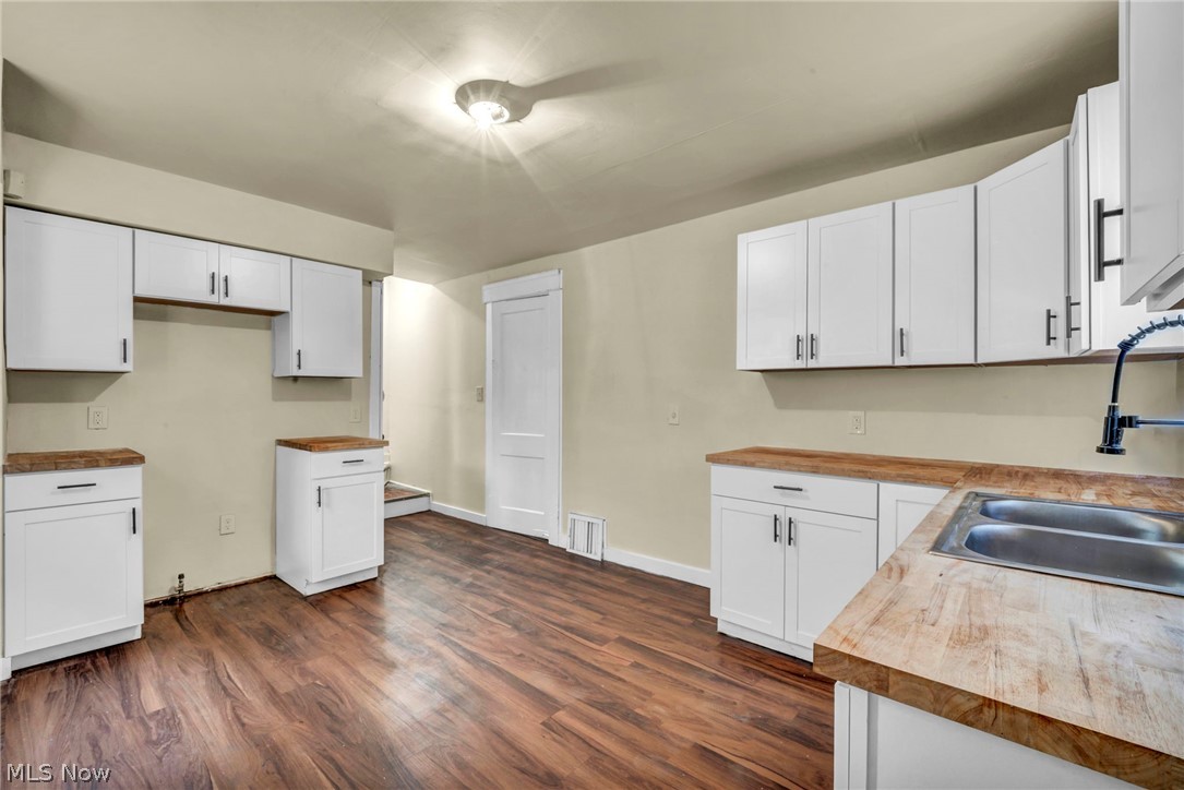 9013 Kempton Avenue Cleveland OH 44108