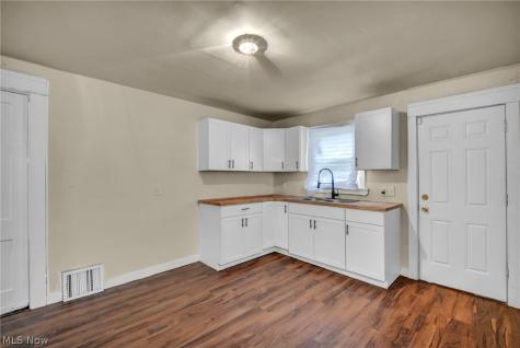 9013 Kempton Avenue Cleveland OH 44108
