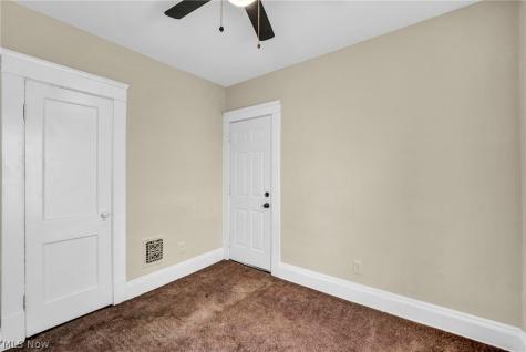 9013 Kempton Avenue Cleveland OH 44108