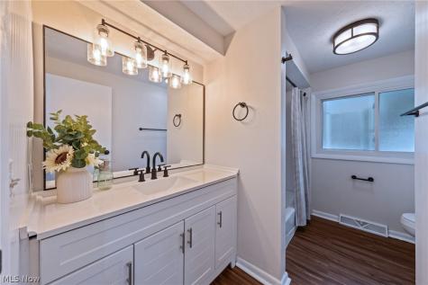 42650 Adelbert Street Elyria OH 44035